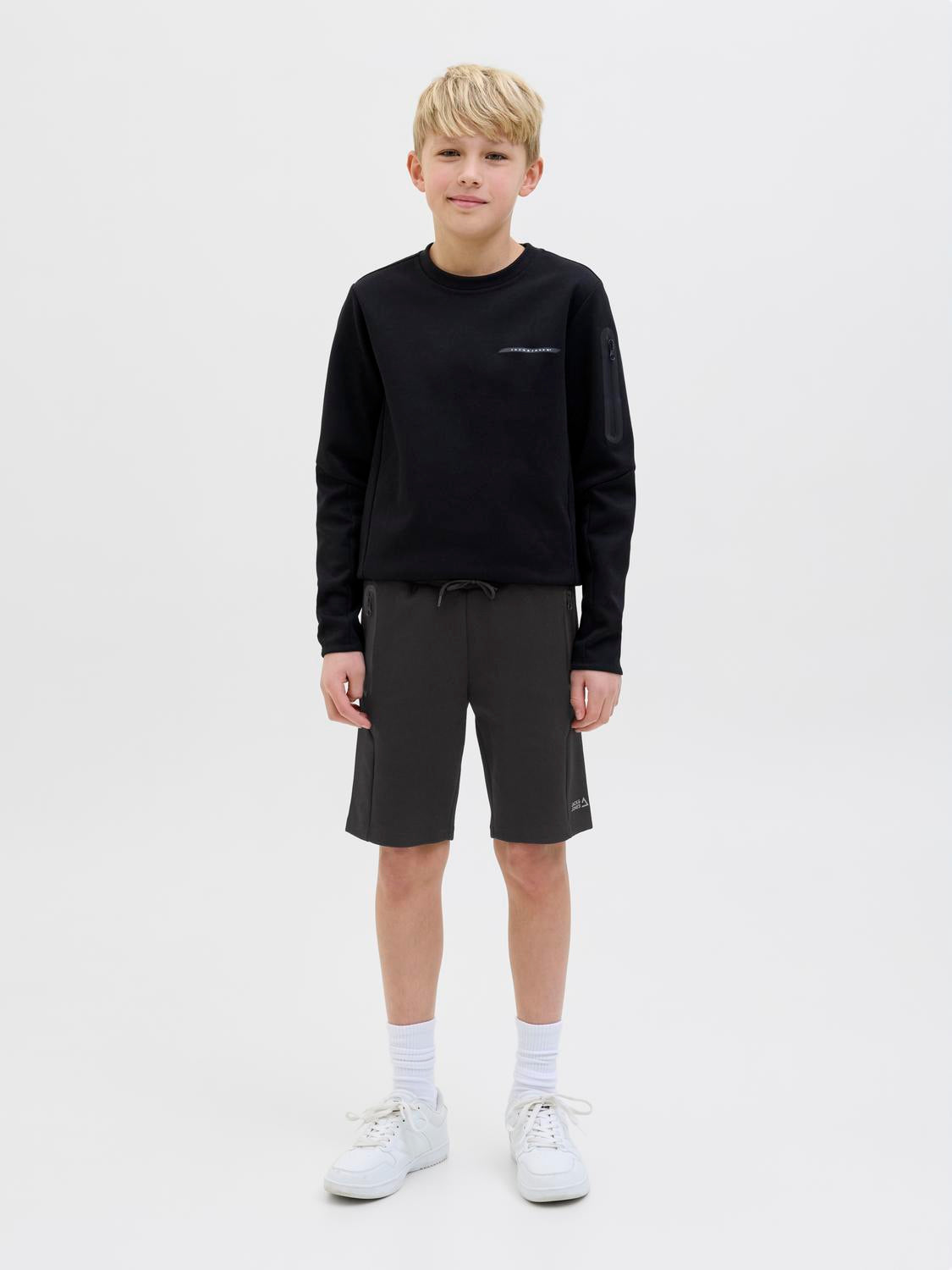 model_shot-front_full